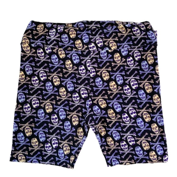LulaRoe Skull and Crossbones Halloween Print Leggings (Size Tall & Curvy) - Picture 2 of 8